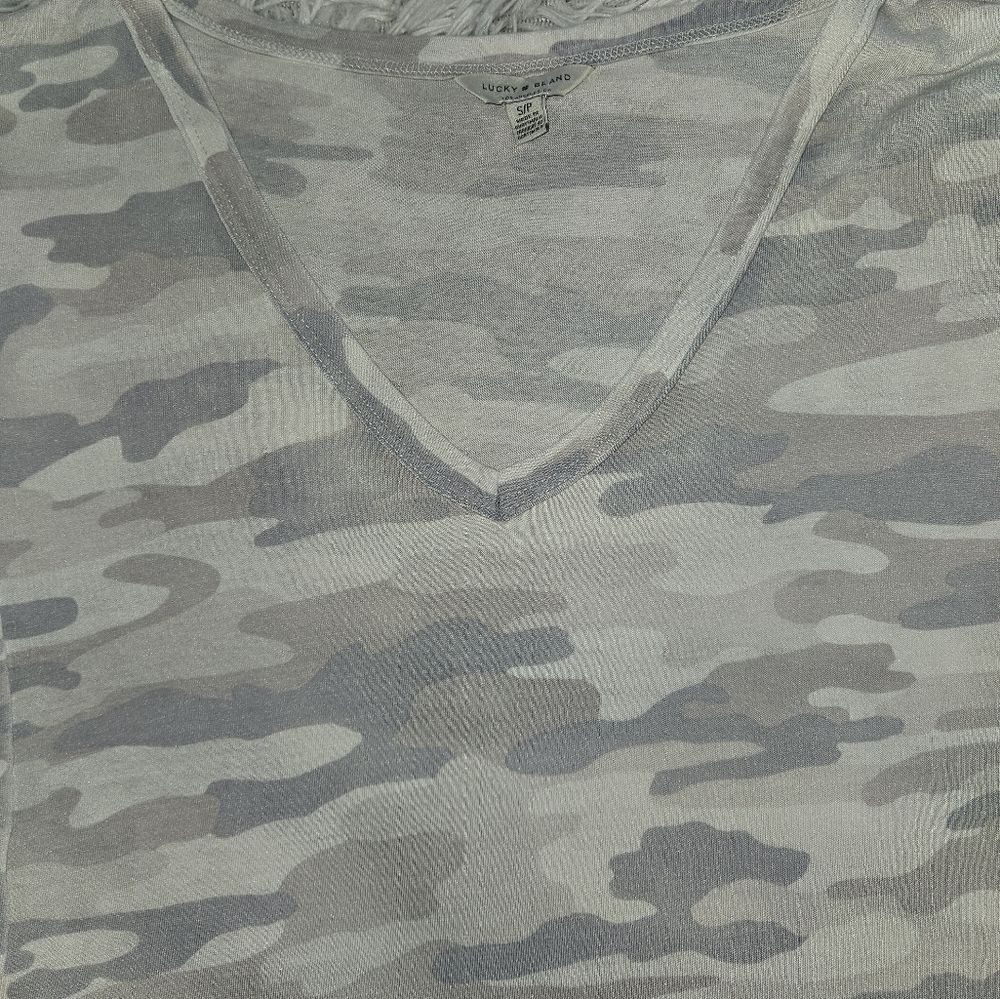NWT Lucky Brand Los Angeles Camouflage Camo V Neck Tee T-Shirt Womens Small - Picture 6 of 12